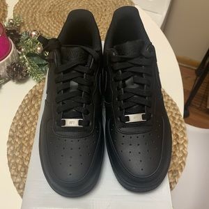 NWT: Black Nike Air Force 1 ‘07